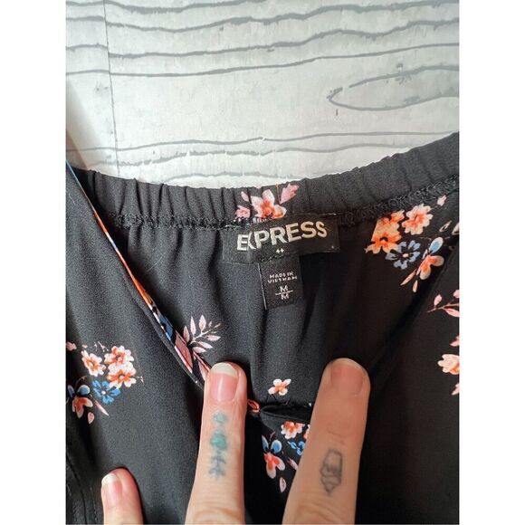 Express handkerchief dress, size medium - Picture 4 of 7